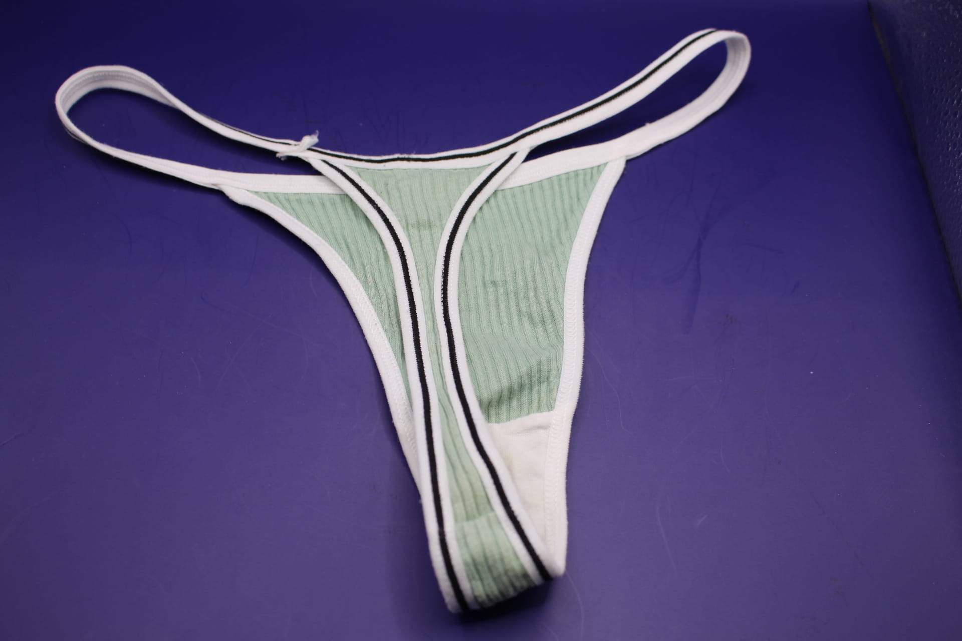 green cotton v string panty, back view 