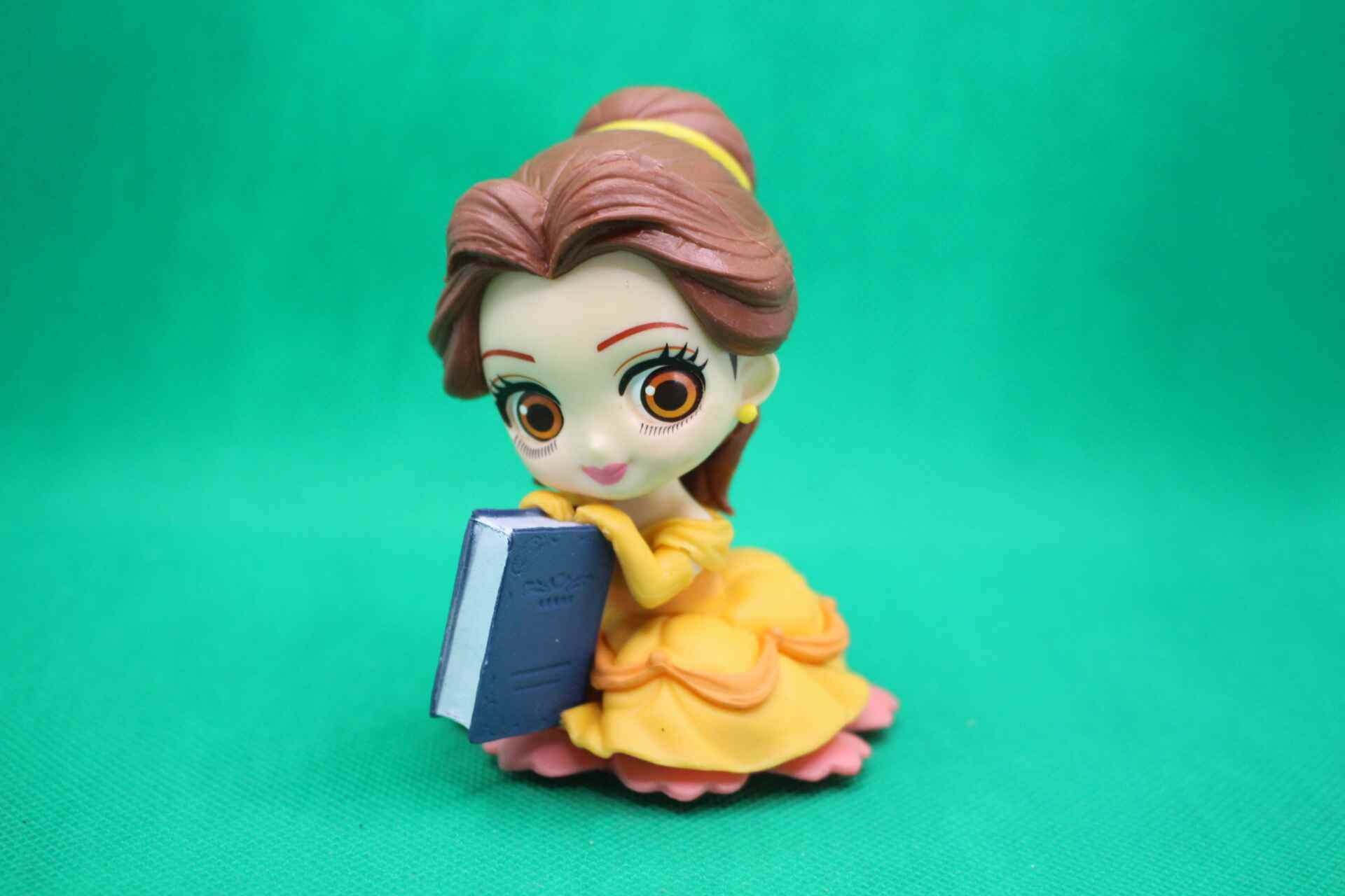 Belle figurine front view