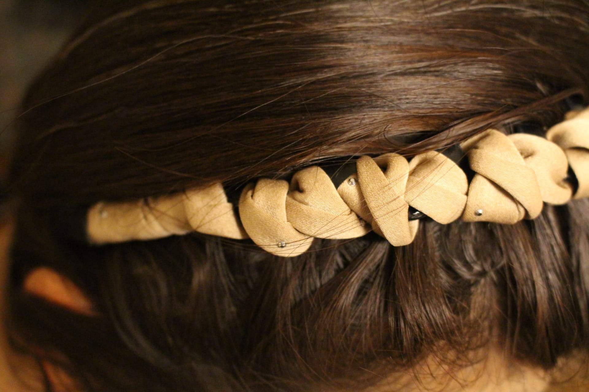 volumizing headband from side view