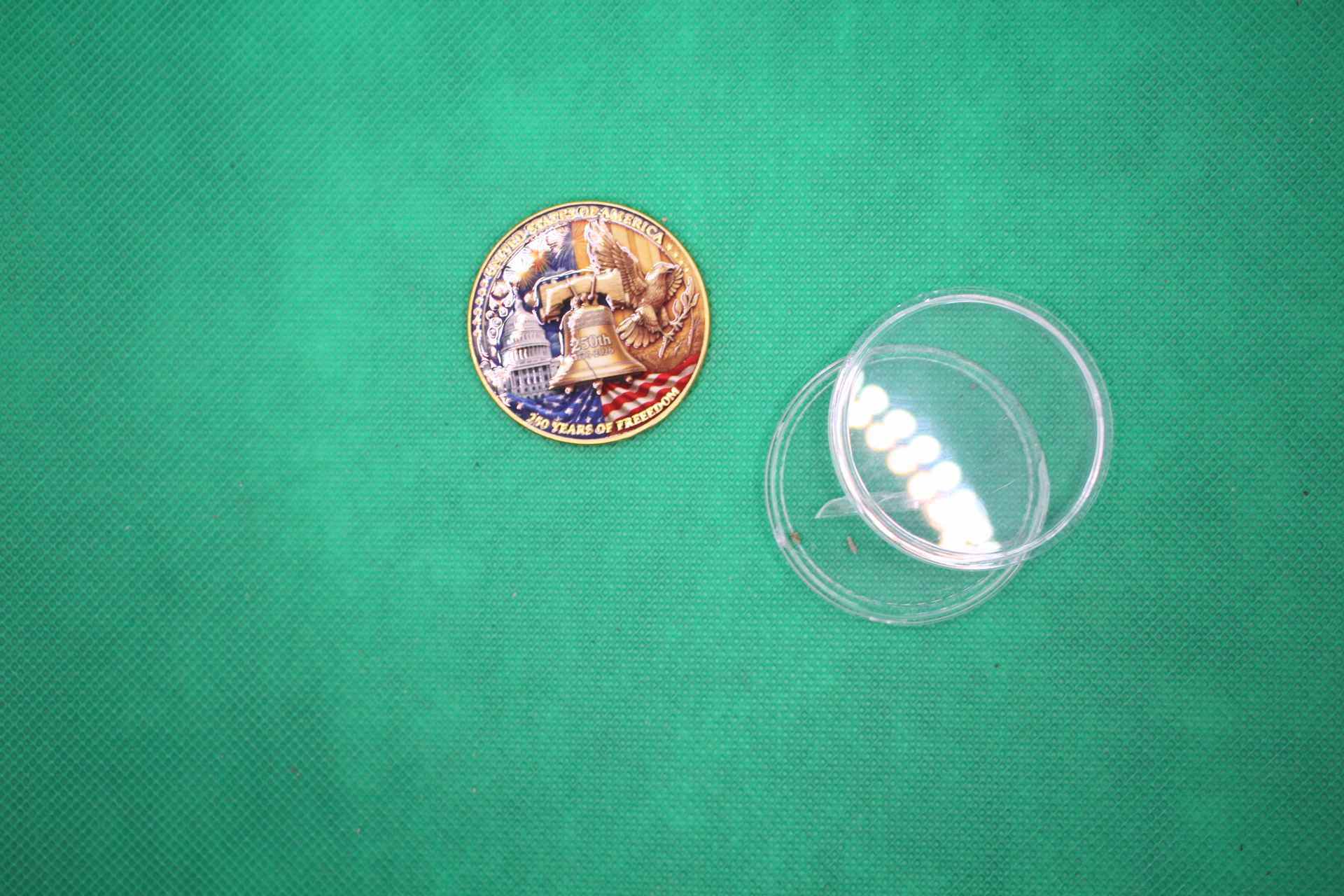 US 250th year anniversary coin design with casing to tthe side