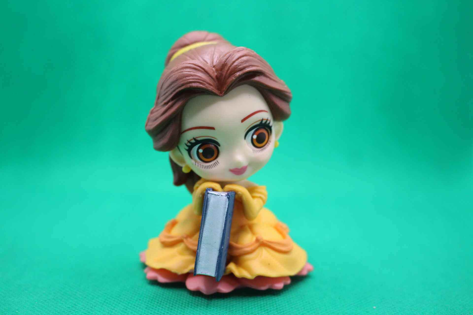 Belle figurine front view
