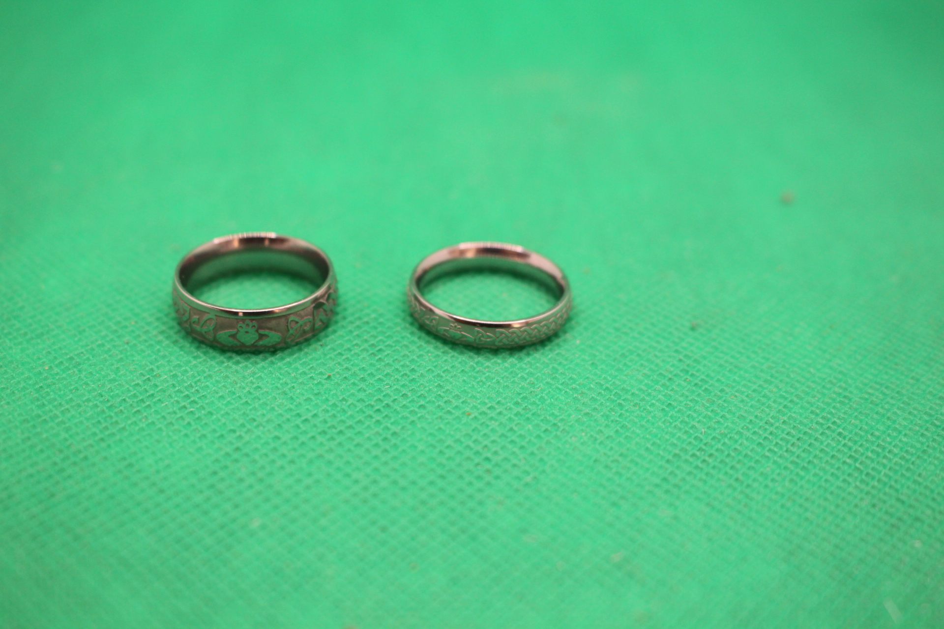 Claddagh wedding band couple rings