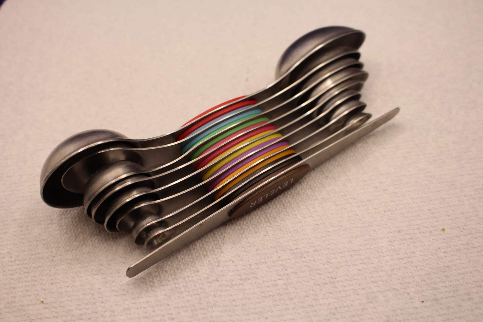 magnetic stacking measuring spoons set with measuring spoons stacked