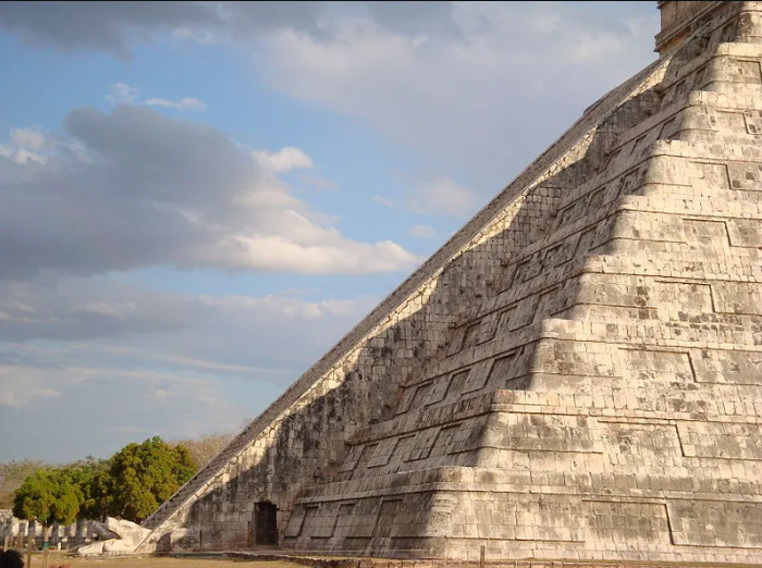 descent of snake god at Chichén Itzá pyramid (El Castillo) in Mexico